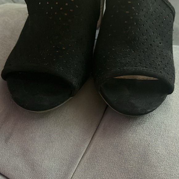 “Universal Thread Block Heels size 6” - Picture 5 of 7